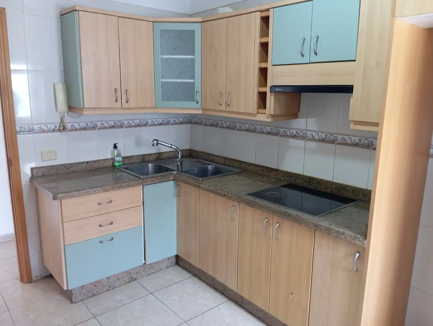 Flat for sale in Calle San Eleazar, 1, La Cuesta -Finca España Kitchen of Flat for sale in San Cristóbal de la Laguna with Terrace, Storage room and Furnished