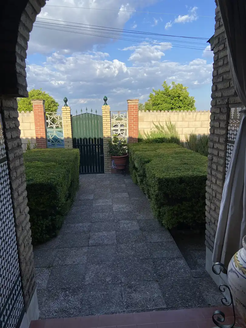 Casa o xalet en venda a Calle Lucero del Alba, 12, Palomares del Río Jardí de Casa o xalet en venda en Palomares del Río amb Aire condicionat, Terrassa i Piscina