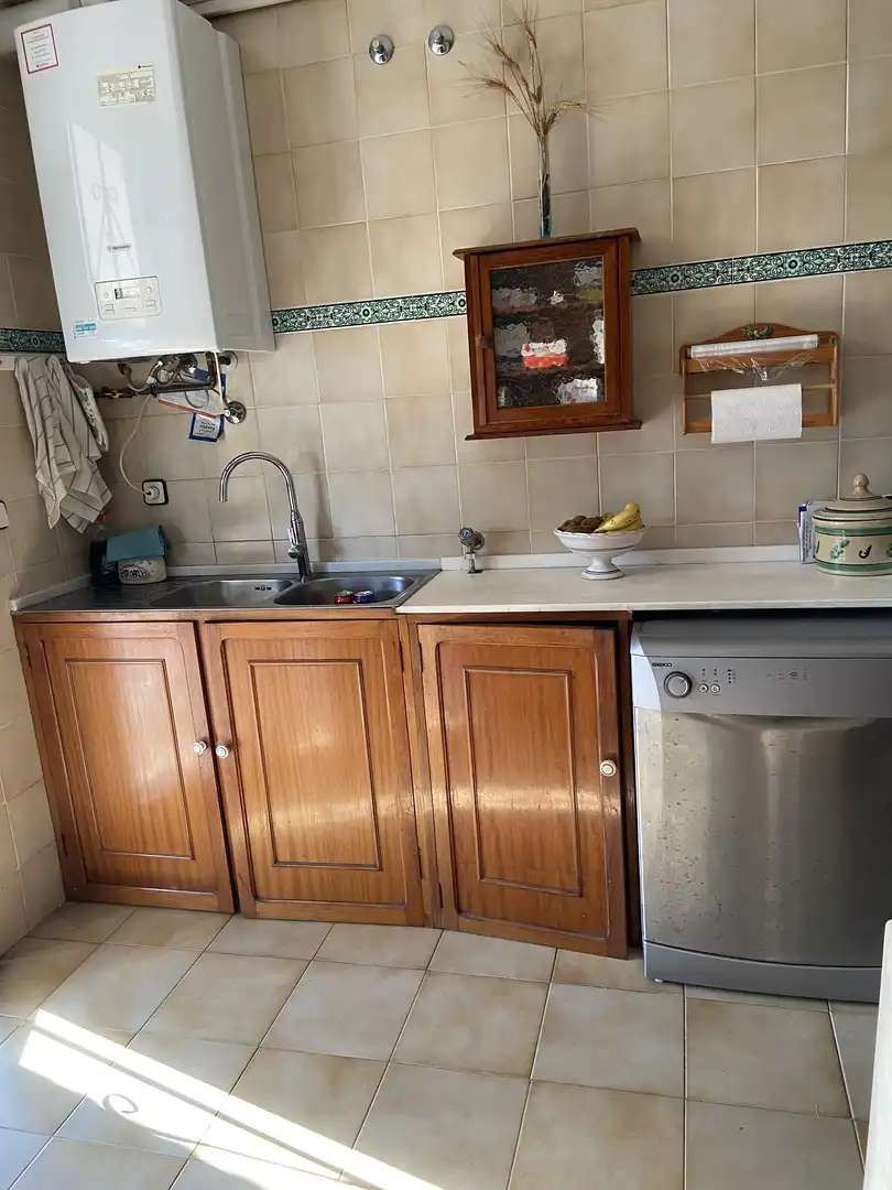 Casa o xalet en venda a Calle Lucero del Alba, 12, Palomares del Río Cuina de Casa o xalet en venda en Palomares del Río amb Aire condicionat, Terrassa i Piscina