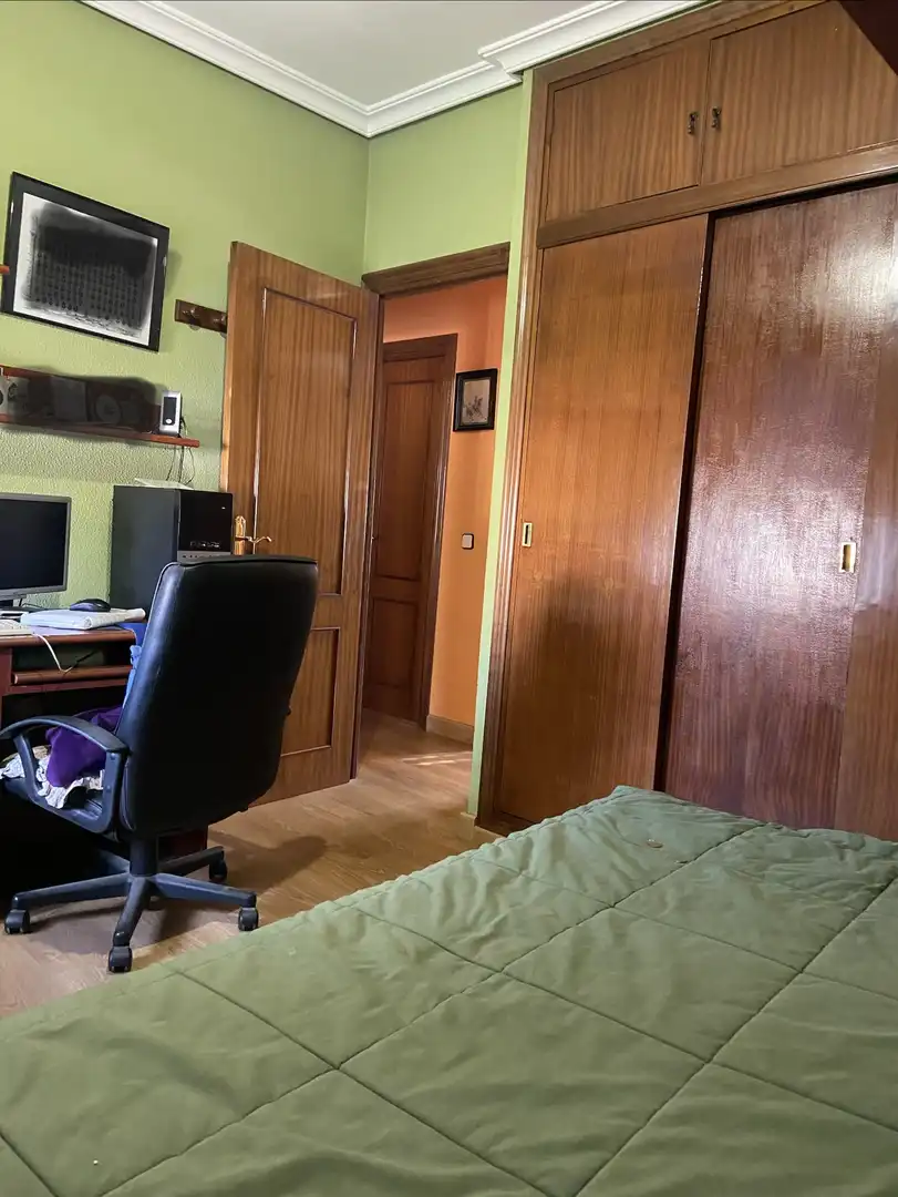 Casa o xalet en venda a Calle Lucero del Alba, 12, Palomares del Río Dormitori de Casa o xalet en venda en Palomares del Río amb Aire condicionat, Terrassa i Piscina