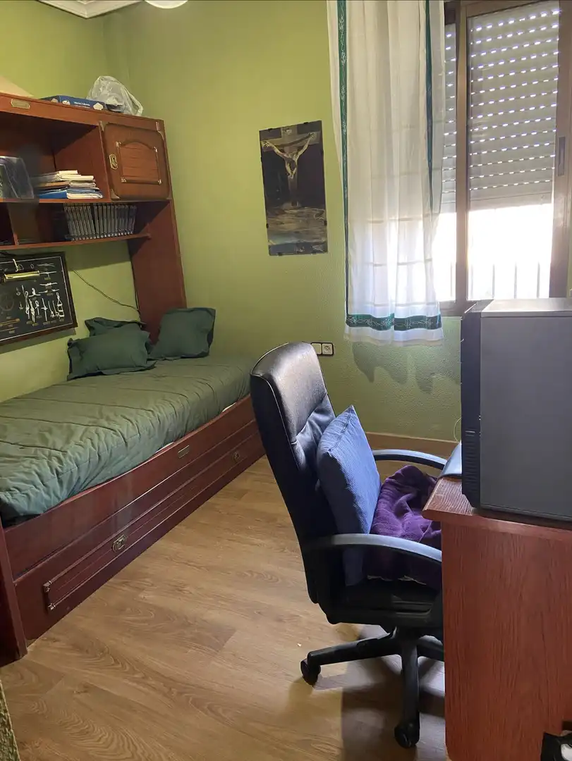 Casa o xalet en venda a Calle Lucero del Alba, 12, Palomares del Río Dormitori de Casa o xalet en venda en Palomares del Río amb Aire condicionat, Terrassa i Piscina