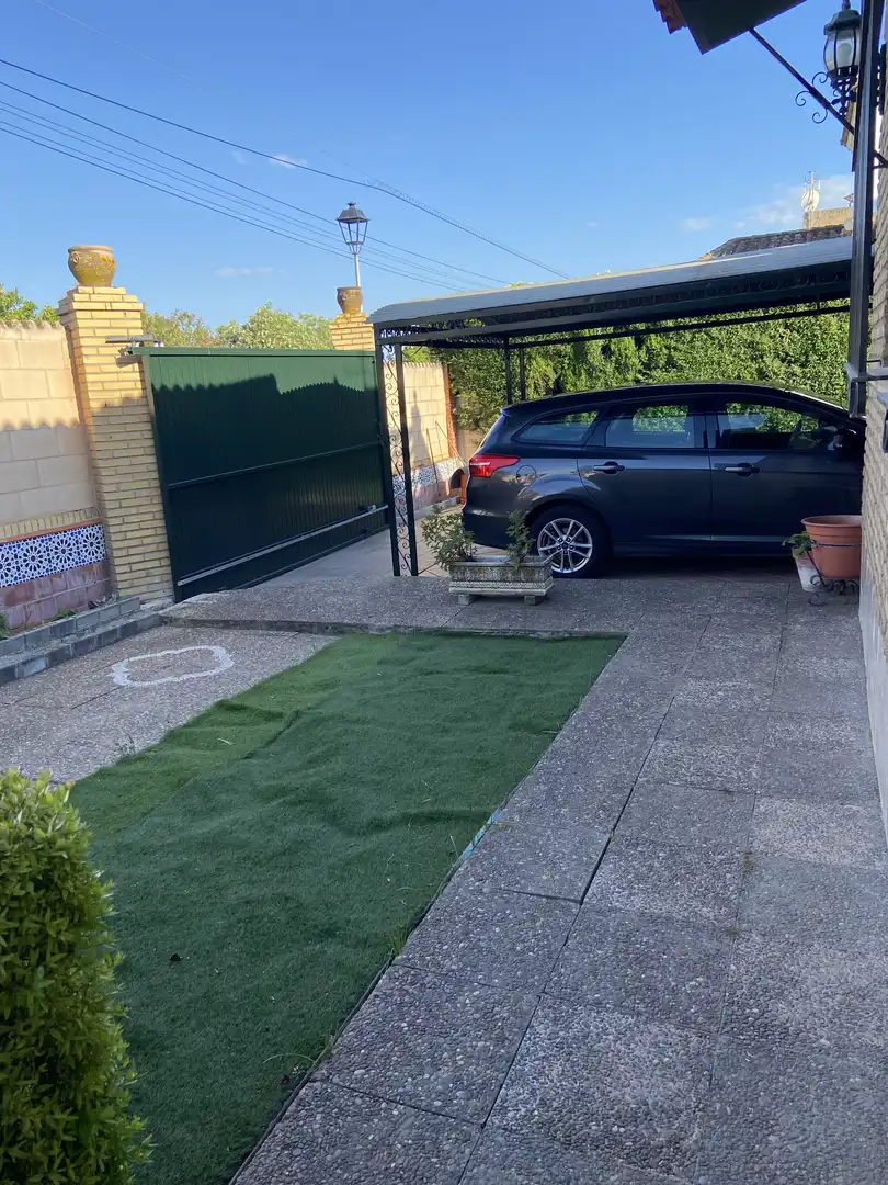 Casa o xalet en venda a Calle Lucero del Alba, 12, Palomares del Río Aparcament de Casa o xalet en venda en Palomares del Río amb Aire condicionat, Terrassa i Piscina