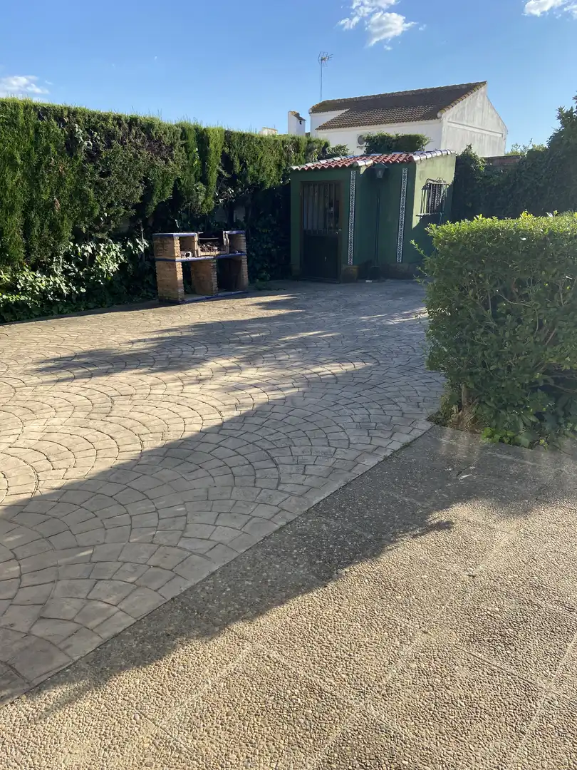 Casa o xalet en venda a Calle Lucero del Alba, 12, Palomares del Río Terrassa de Casa o xalet en venda en Palomares del Río amb Aire condicionat, Terrassa i Piscina