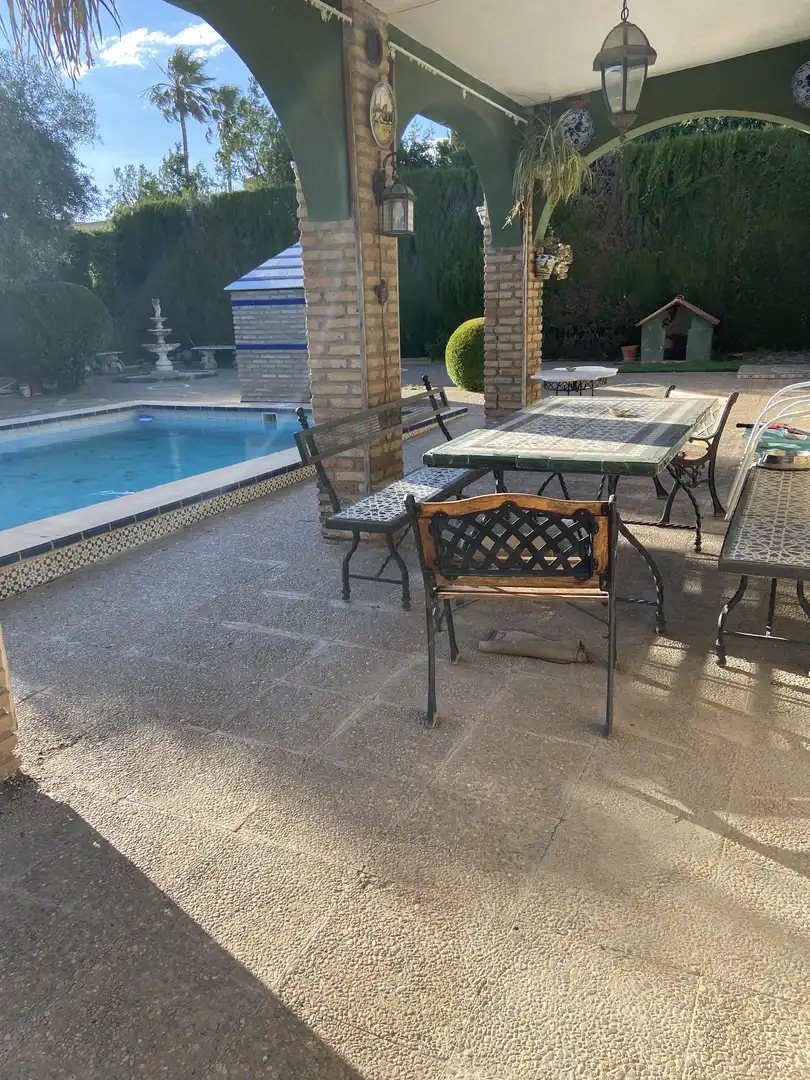 Casa o xalet en venda a Calle Lucero del Alba, 12, Palomares del Río Terrassa de Casa o xalet en venda en Palomares del Río amb Aire condicionat, Terrassa i Piscina