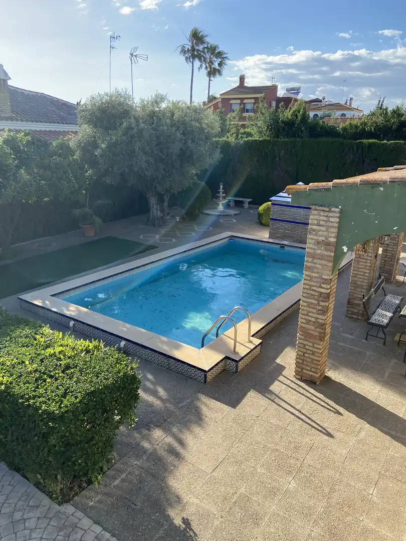 Casa o xalet en venda a Calle Lucero del Alba, 12, Palomares del Río Piscina de Casa o xalet en venda en Palomares del Río amb Aire condicionat, Terrassa i Piscina