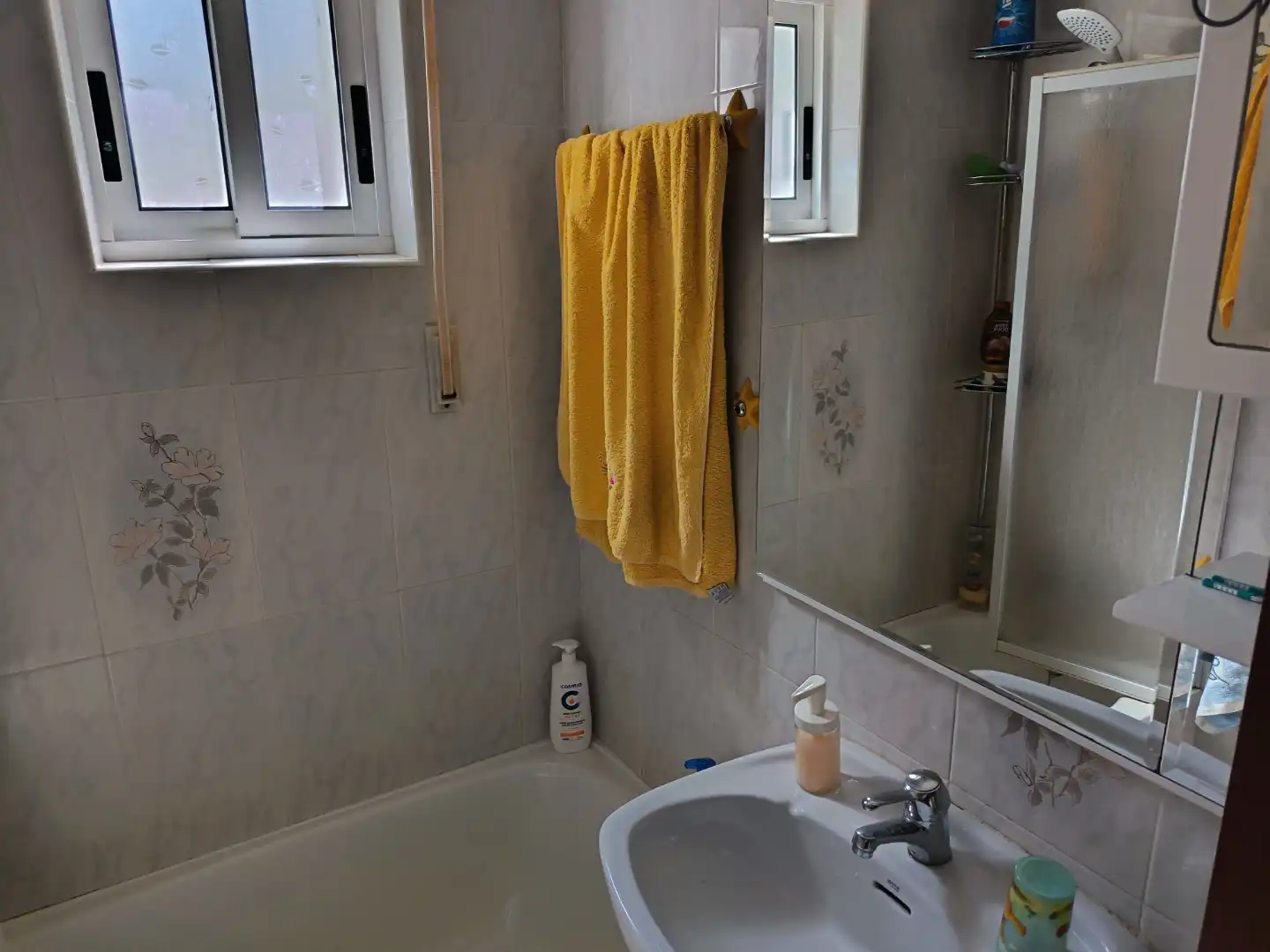Detached homes for rent in Barrio Alvarino, 4, Galende Bathroom of Detached homes for rent in Galende with Heating, Private garden and Terrace