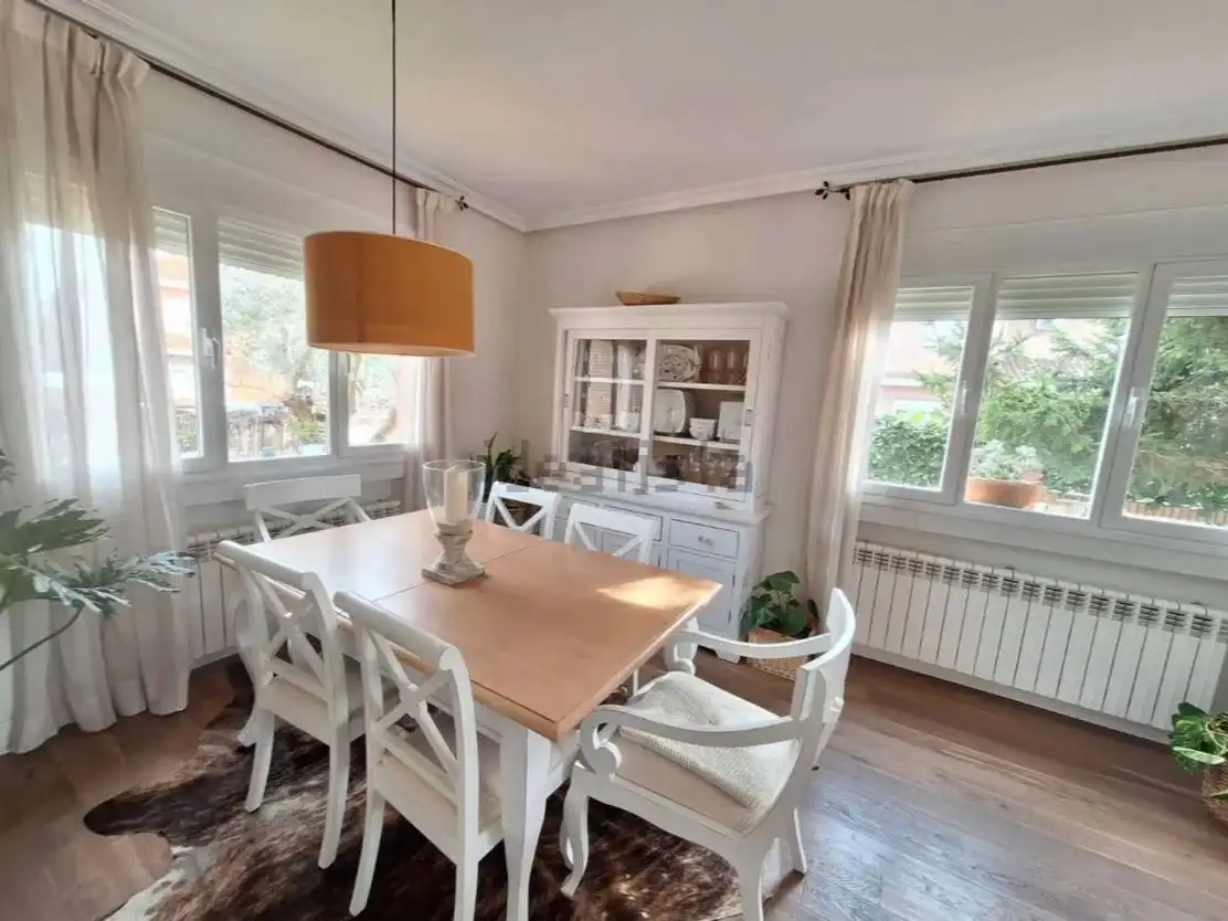 Casa o chalet en venta en Avenida de la Paz, 59, Griñón Comedor de Casa o chalet en venta en Griñón con Aire acondicionado y Terraza