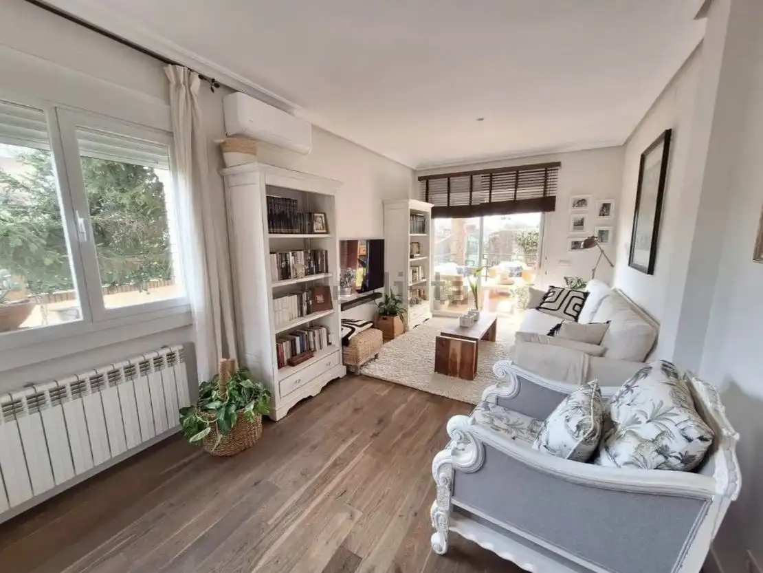 Casa o chalet en venta en Avenida de la Paz, 59, Griñón Sala de estar de Casa o chalet en venta en Griñón con Aire acondicionado y Terraza