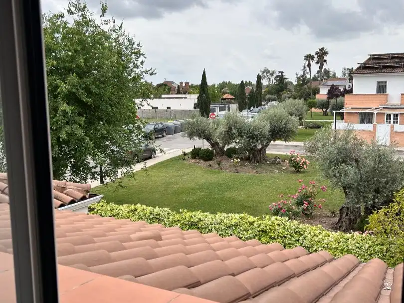 Casa o chalet en venta en Avenida de la Paz, 59, Griñón Vista exterior de Casa o chalet en venta en Griñón con Aire acondicionado y Terraza