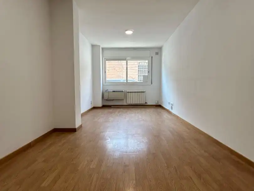 Living room of Flat for rent in Sabadell  with Air Conditioner, Heating and Parquet flooring
