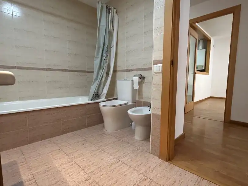 Piso de alquiler en de Viladomat, 76, Gràcia Baño de Piso de alquiler en Sabadell con Aire acondicionado, Calefacción y Parquet