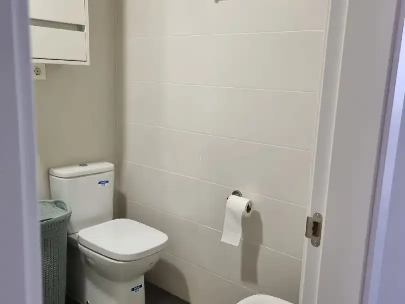 Badezimmer von Wohnungen zum Verkauf in Fuengirola mit Klimaanlage und Balkon
