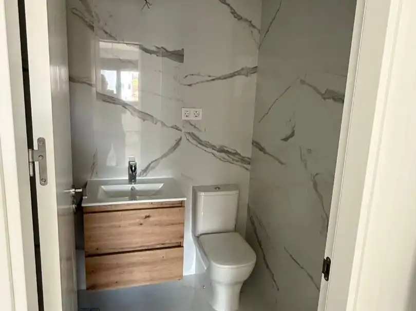 Flat for sale in Avenida Rocio Jurado, 18, Santa Isabel Bathroom of Flat for sale in Málaga with Air Conditioner, Heating and Parquet flooring