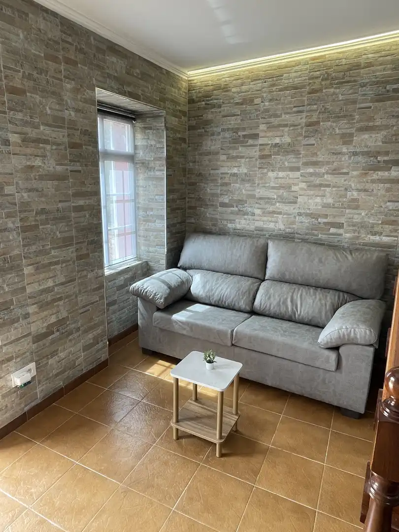 Casa adosada de alquiler en Rúa Galiñeiro, 43, Mugardos Sala de estar de Casa adosada de alquiler en Mugardos con Calefacción, Jardín privado y Parquet
