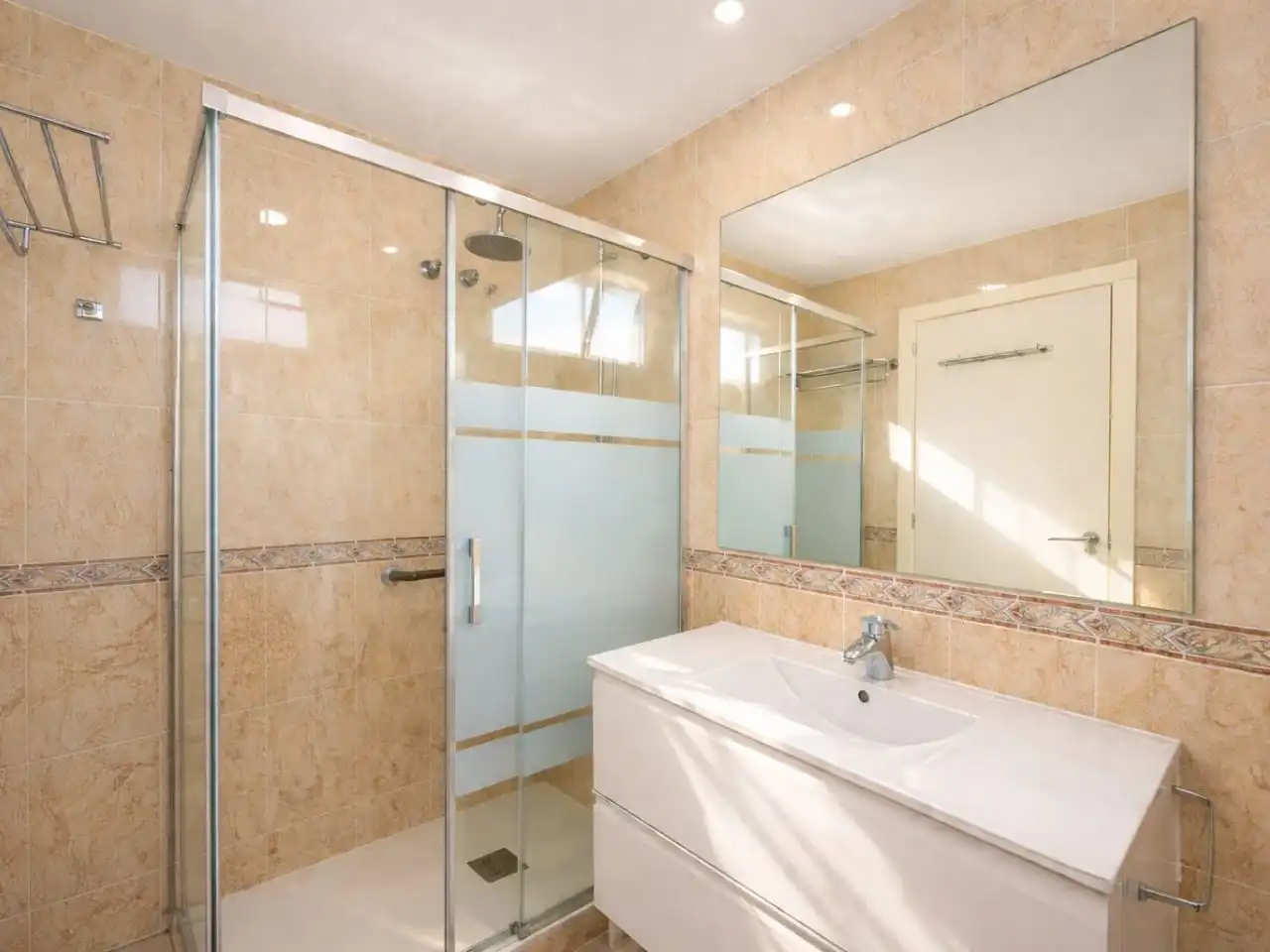 Baño de Ático en venta en Alicante / Alacant con Aire acondicionado, Terraza y Piscina