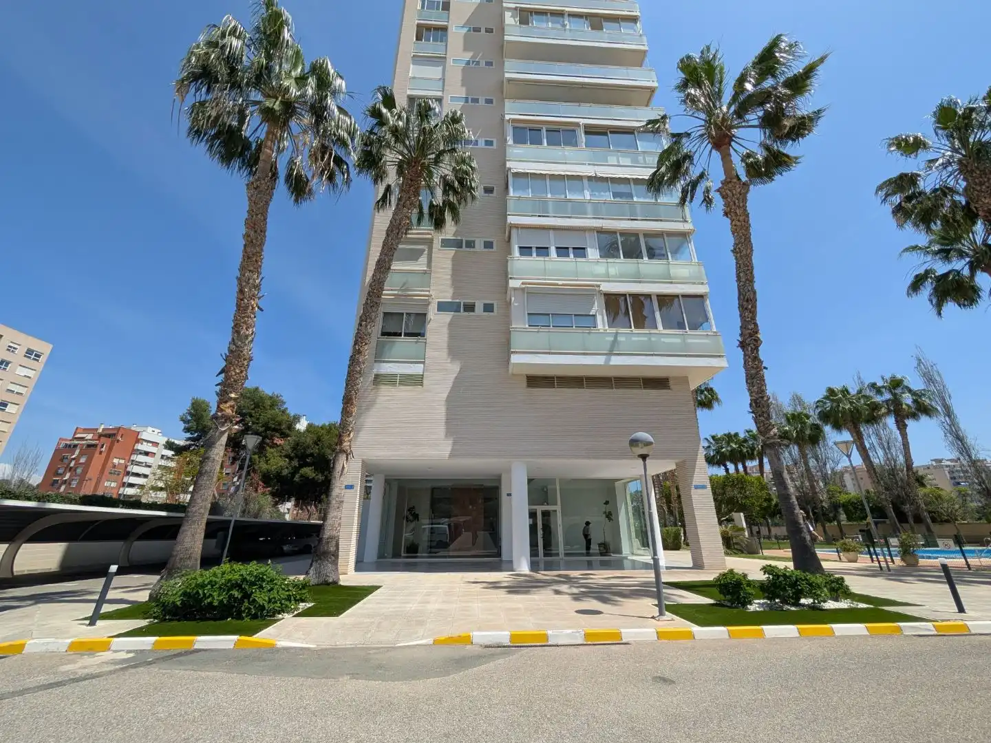 Vista exterior de Ático en venta en Alicante / Alacant con Aire acondicionado, Terraza y Piscina