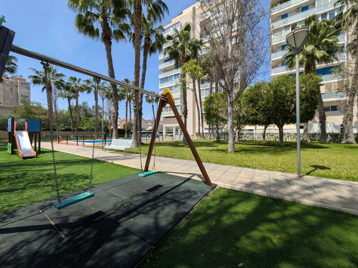 Parking de Ático en venta en Alicante / Alacant con Aire acondicionado, Terraza y Piscina