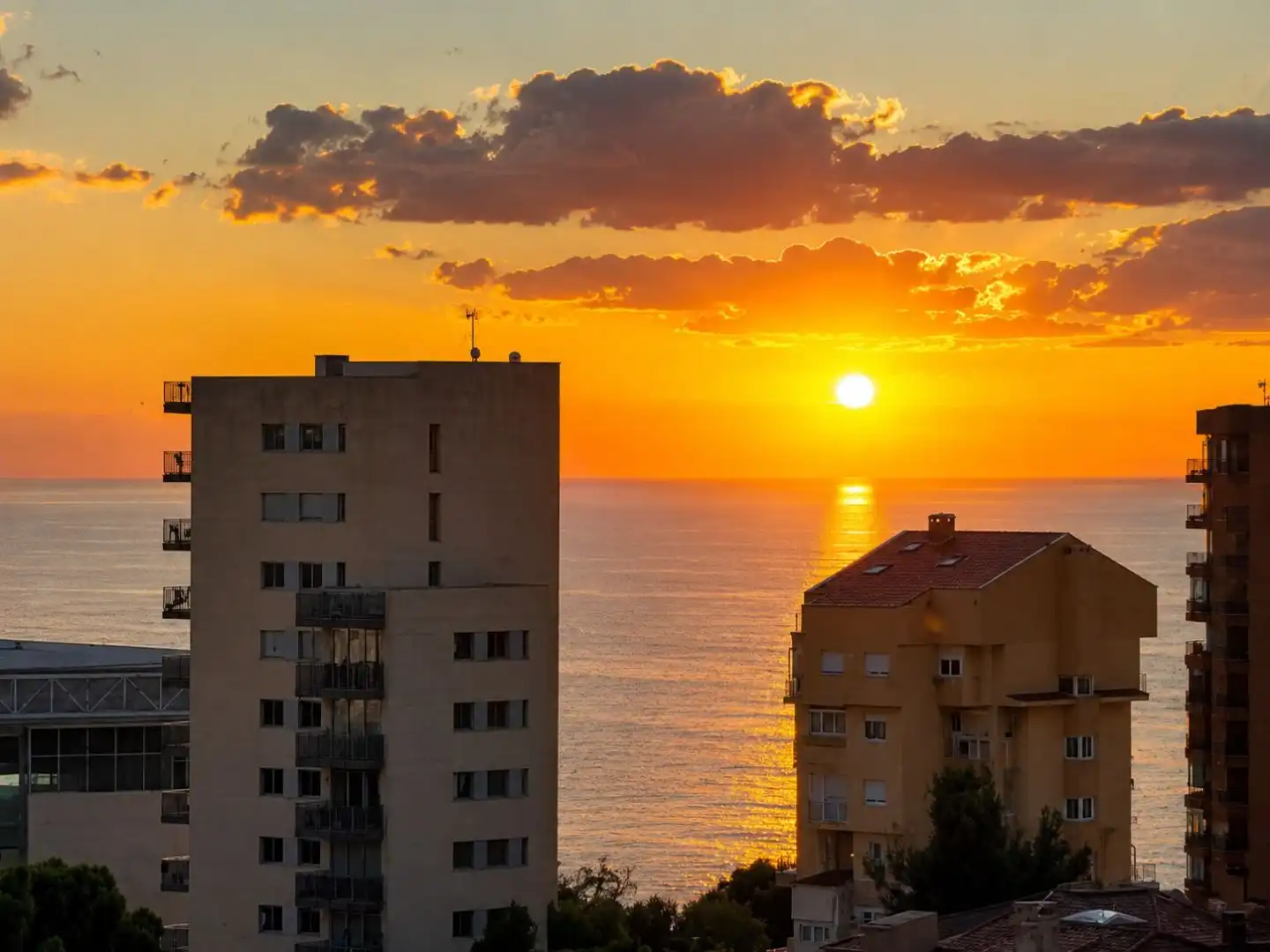 Vista exterior de Ático en venta en Alicante / Alacant con Aire acondicionado, Terraza y Piscina