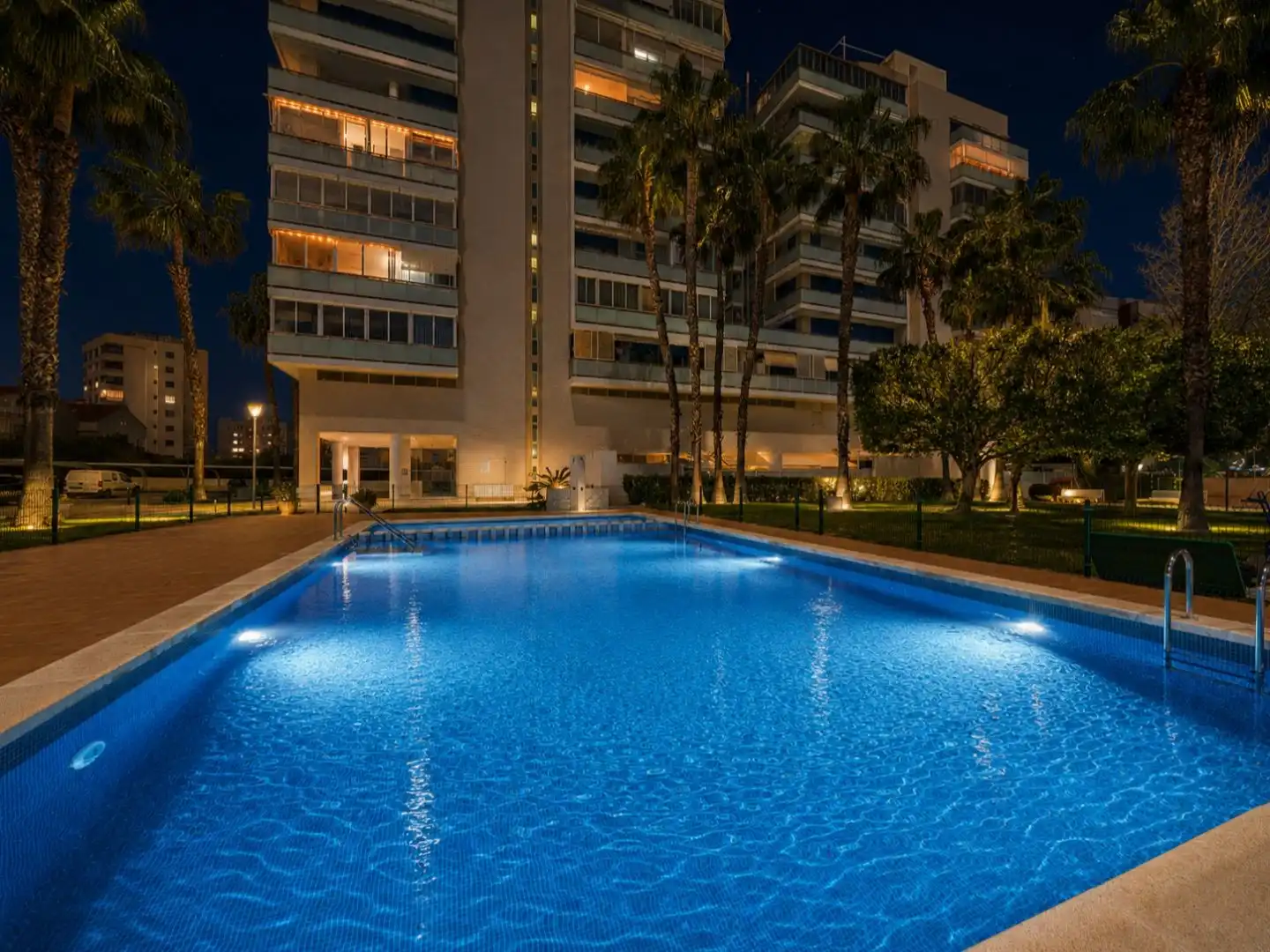 Piscina de Ático en venta en Alicante / Alacant con Aire acondicionado, Terraza y Piscina
