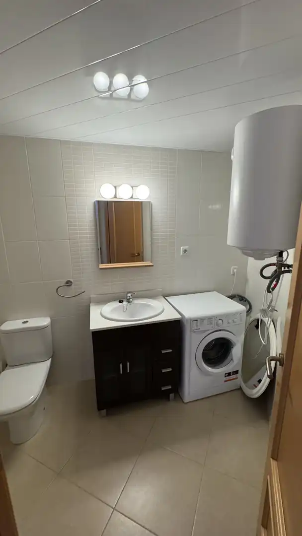Flat for rent in Carrer de l'Oli, 4, Casc Antic - Nou Cambrils Bathroom of Flat for rent in Cambrils with Air Conditioner, Heating and Furnished