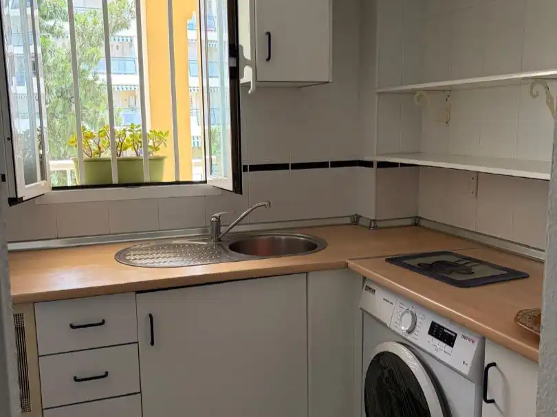 Flat for rent in Calle Ancla, 3, Zona Centro Comercial Torrequebrada Kitchen of Flat for rent in Benalmádena with Air Conditioner, Terrace and Swimming Pool