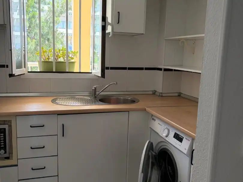 Flat for rent in Calle Ancla, 3, Zona Centro Comercial Torrequebrada Kitchen of Flat for rent in Benalmádena with Air Conditioner, Terrace and Swimming Pool