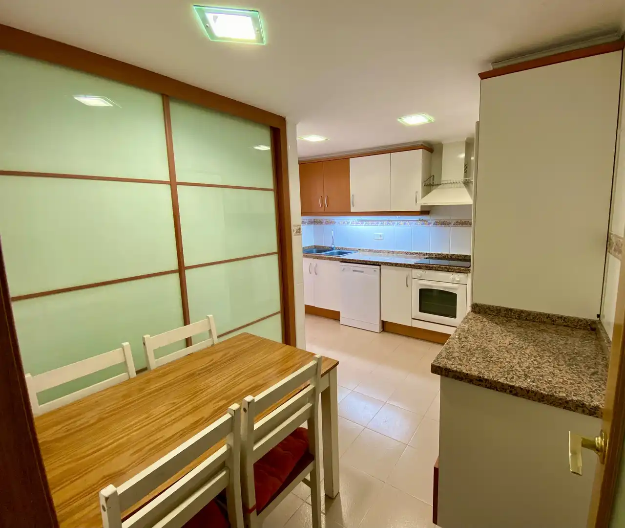 Piso de alquiler en Carrer de Juan Castelló, 13, Tormos Cocina de Piso de alquiler en Valencia con Aire acondicionado, Calefacción y Amueblado