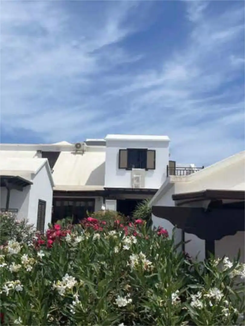 Casa o xalet en venda a Playa Honda Vista exterior de Casa o xalet en venda en San Bartolomé amb Terrassa i Piscina