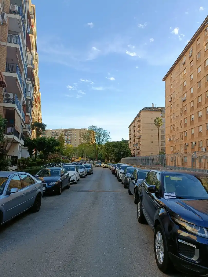 Garaje de alquiler en Calle Claudio Guerín, 1, El Plantinar – Avda. La Paz - El Juncal Vista exterior de Garaje de alquiler en Sevilla