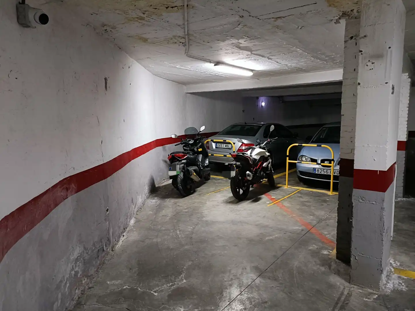 Garaje de alquiler en Calle Claudio Guerín, 1, El Plantinar – Avda. La Paz - El Juncal Parking de Garaje de alquiler en Sevilla