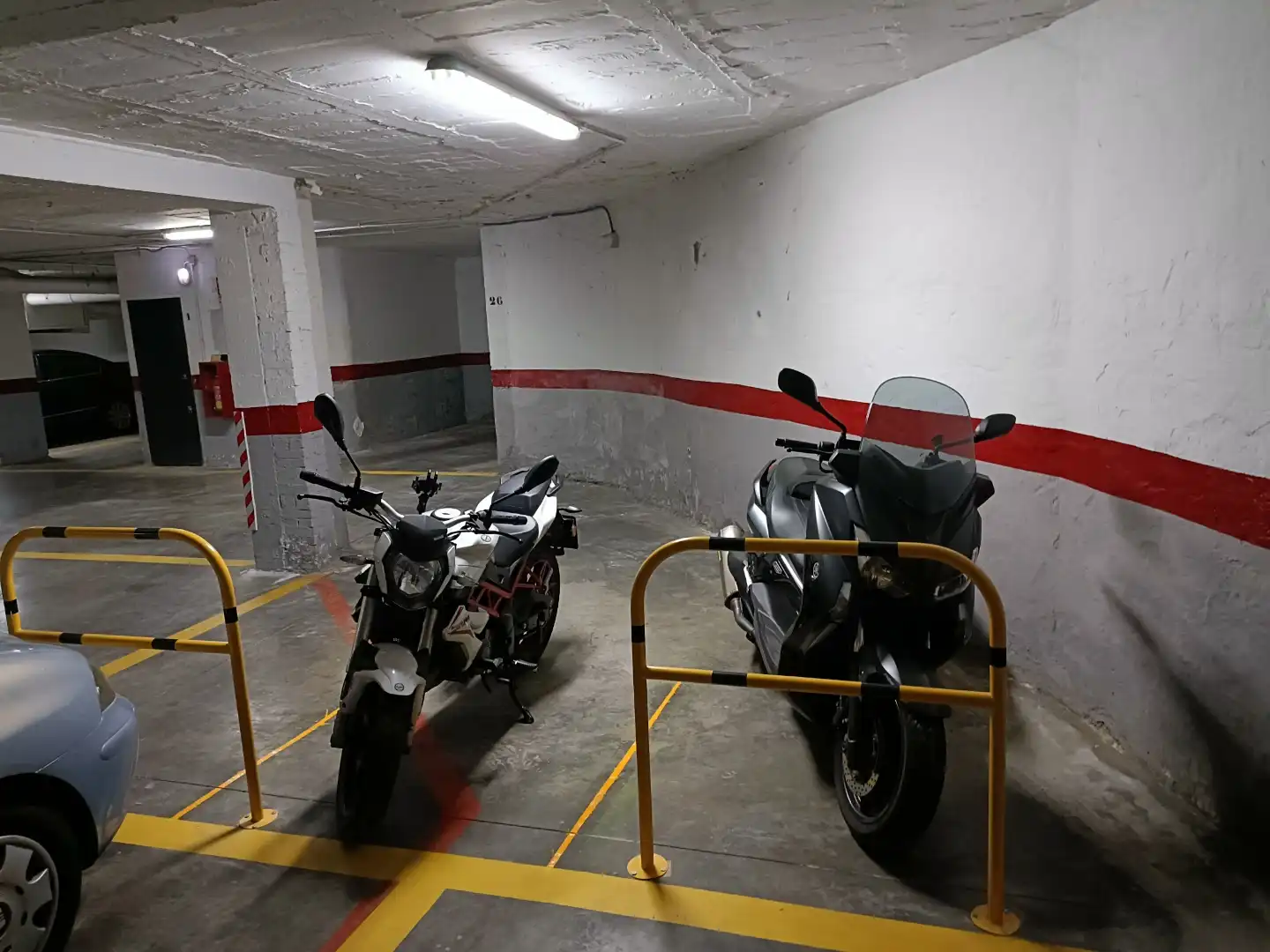 Garaje de alquiler en Calle Claudio Guerín, 1, El Plantinar – Avda. La Paz - El Juncal Parking de Garaje de alquiler en Sevilla