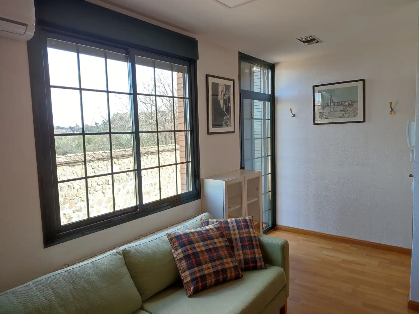 Living room of Duplexes for rent in Toledo  with Air Conditioner, Heating and Parquet flooring