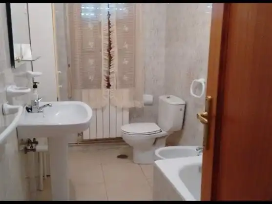 Casa adosada en venta en Calle Marianas, 14, Cabezabellosa Baño de Casa adosada en venta en Cabezabellosa con Calefacción, Terraza y Piscina