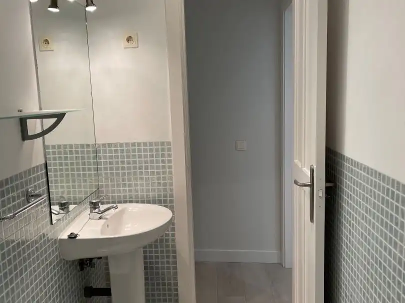 Baño de Piso de alquiler en  Madrid Capital