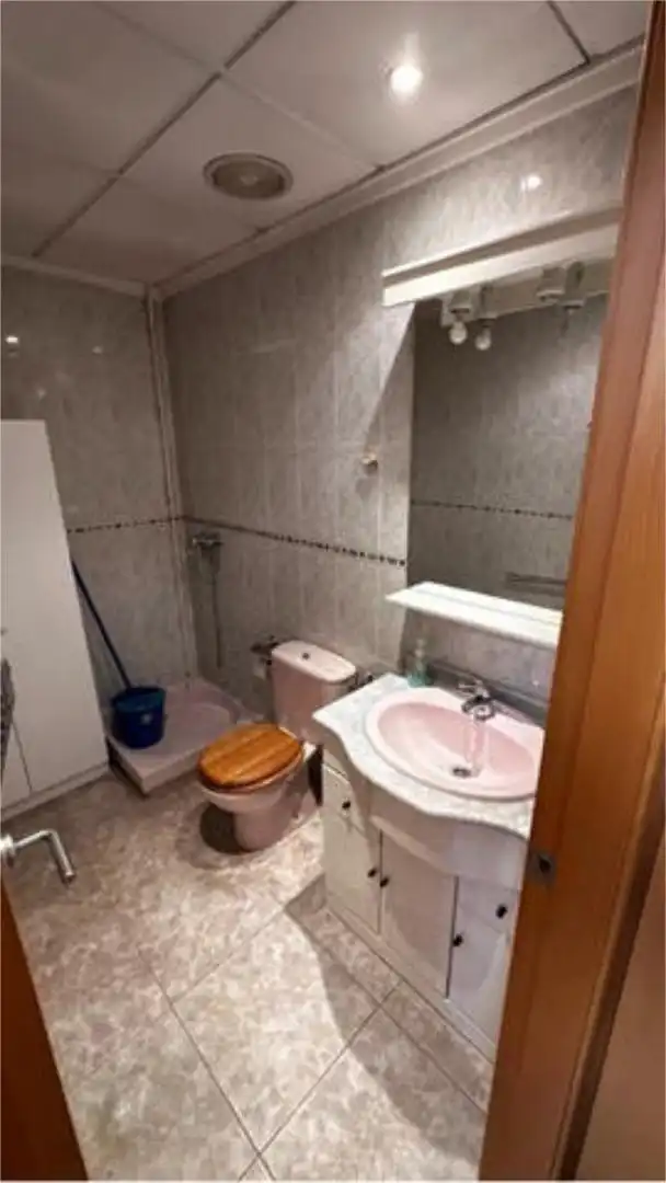 Oficina de alquiler en Orihuela ciudad Baño de Oficina de alquiler en Orihuela con Aire acondicionado