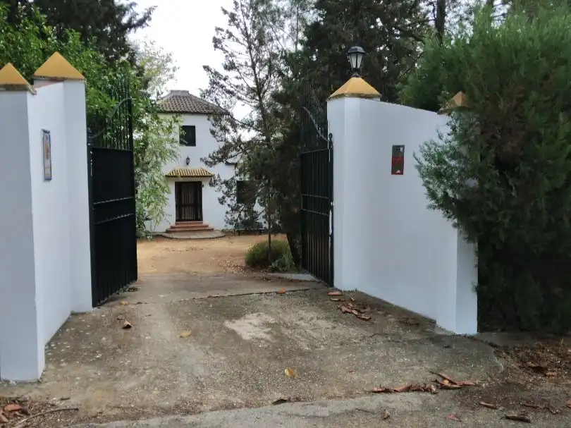 Außenansicht von Wohnung zum Verkauf in Carmona mit Klimaanlage, Heizung und Privatgarten