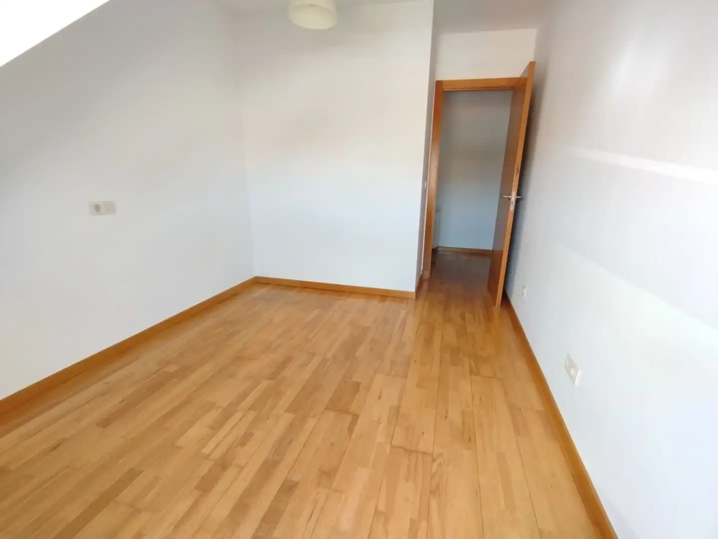 Habitación de Piso en venta en Arteixo con Calefacción, Parquet y Terraza