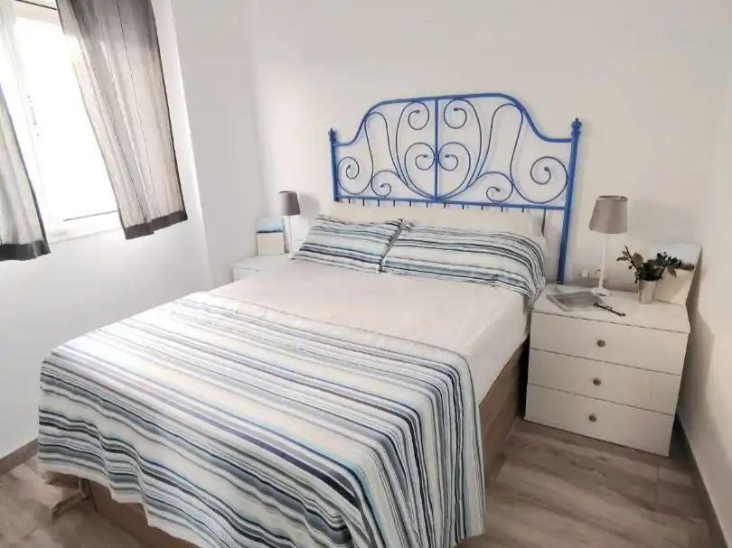 Habitación de Piso de alquiler en Rota con Aire acondicionado, Amueblado y Balcón