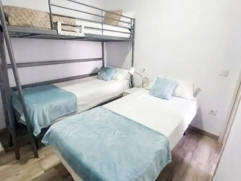 Habitación de Piso de alquiler en Rota con Aire acondicionado, Amueblado y Balcón