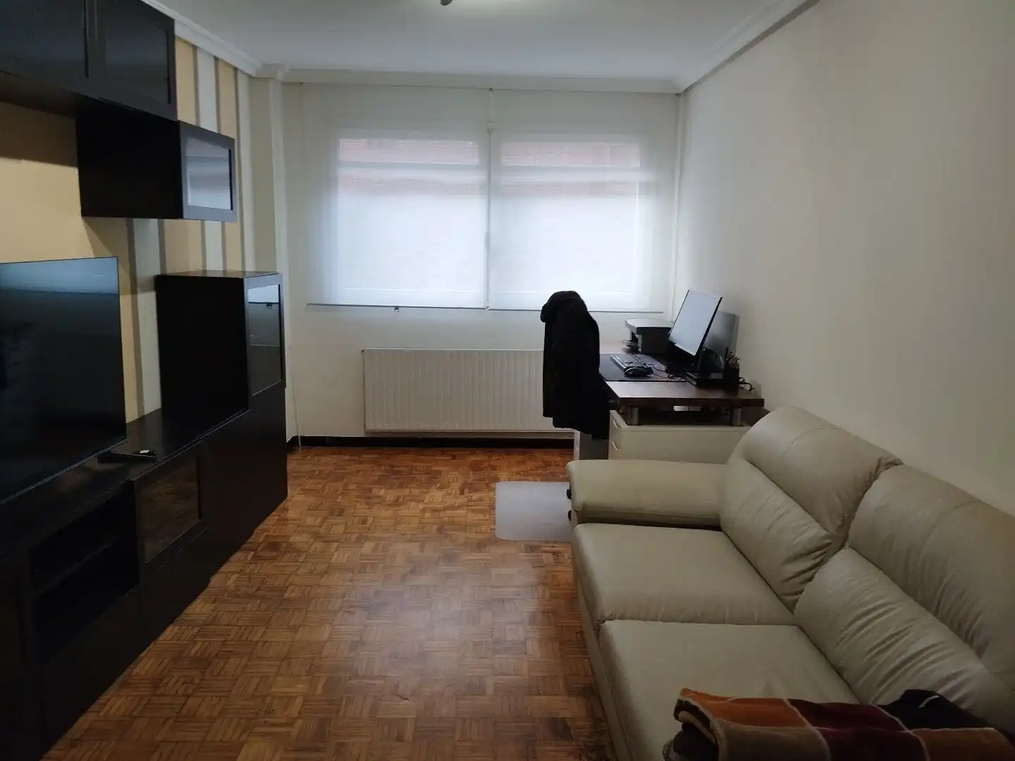 Flat for sale in Calle Favila, 19, Parque del Oeste Living room of Flat for sale in Oviedo with Heating, Parquet flooring and Terrace