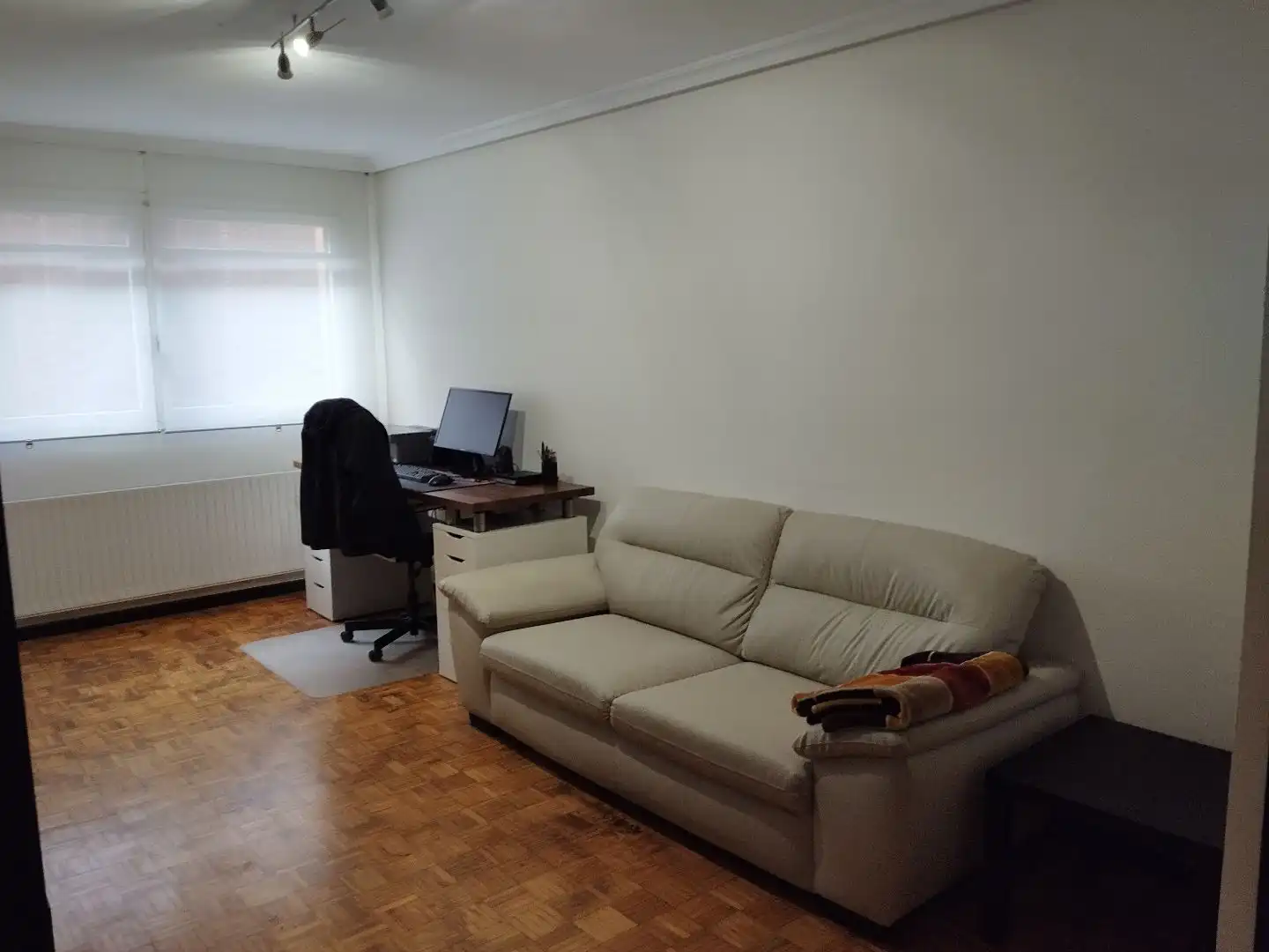 Flat for sale in Calle Favila, 19, Parque del Oeste Living room of Flat for sale in Oviedo with Heating, Parquet flooring and Terrace