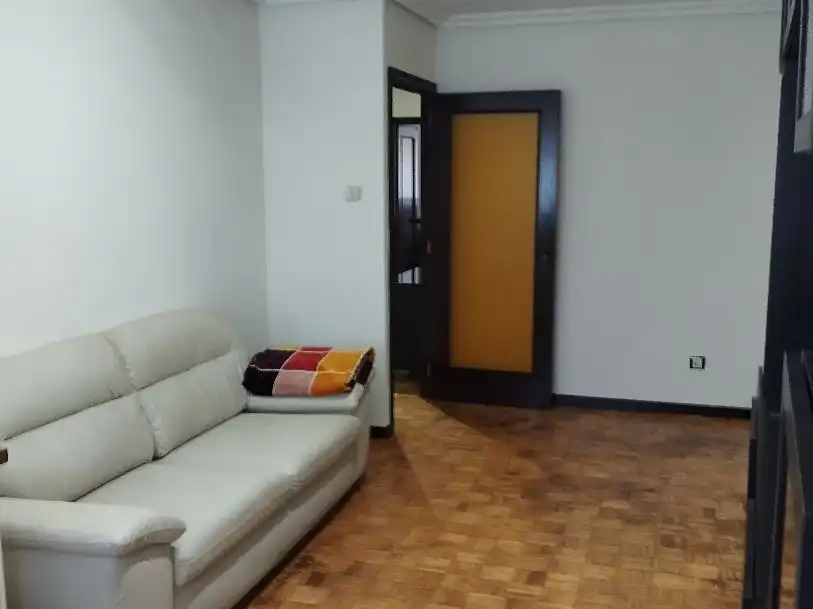 Flat for sale in Calle Favila, 19, Parque del Oeste Living room of Flat for sale in Oviedo with Heating, Parquet flooring and Terrace