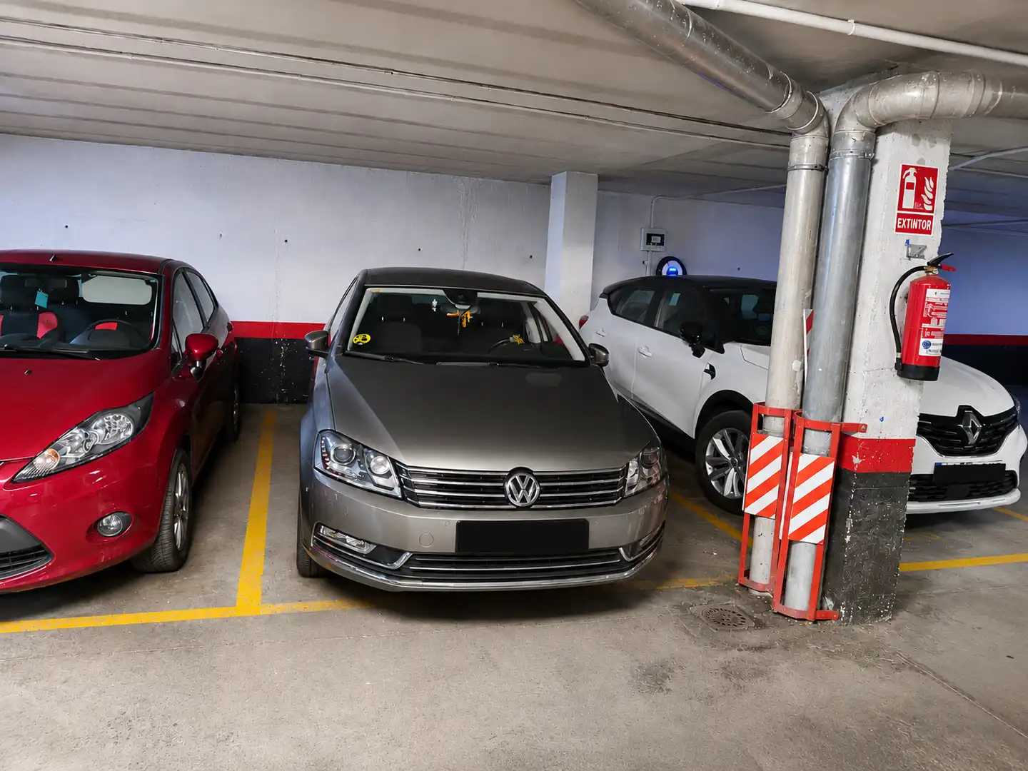 Parking of Flat for sale in  Madrid Capital  with Air Conditioner and Swimming Pool