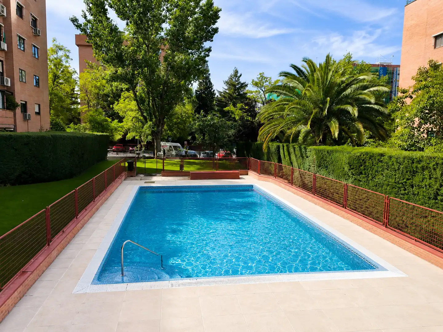 Swimming pool of Flat for sale in  Madrid Capital  with Air Conditioner and Swimming Pool