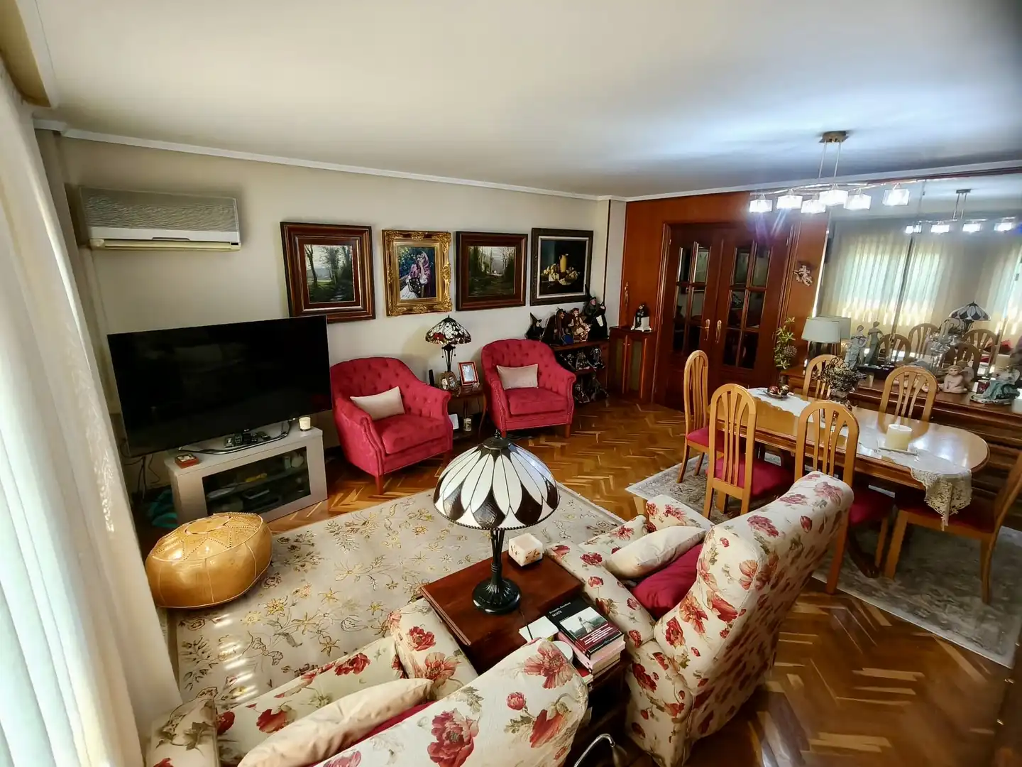Living room of Flat for sale in  Madrid Capital  with Air Conditioner and Swimming Pool