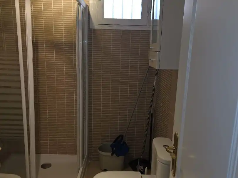 Bathroom of Flat for rent in Sevilla  with Air Conditioner, Heating and Storage room