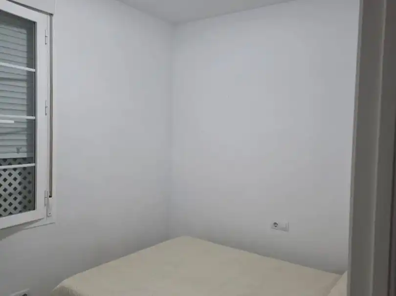 Bedroom of Flat for rent in Sevilla  with Air Conditioner, Heating and Storage room