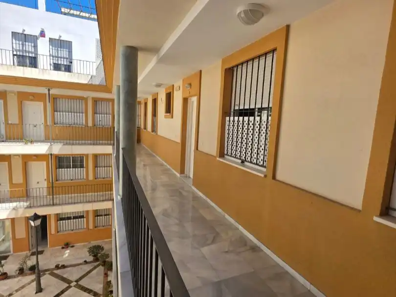 Flat for rent in Sevilla  with Air Conditioner, Heating and Storage room