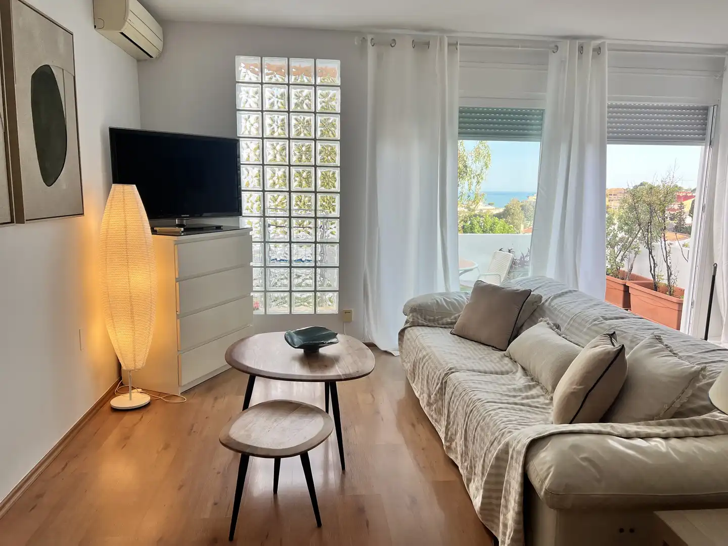 Apartament de lloguer a Calle Arces, 13, Cerrado de Calderón - Hacienda Paredes Sala d'estar de Apartament de lloguer en Málaga amb Aire condicionat, Parquet i Terrassa