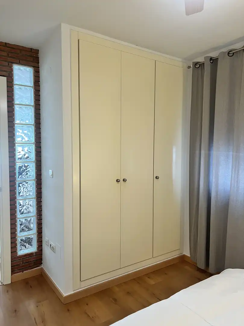 Apartament de lloguer a Calle Arces, 13, Cerrado de Calderón - Hacienda Paredes Dormitori de Apartament de lloguer en Málaga amb Aire condicionat, Parquet i Terrassa